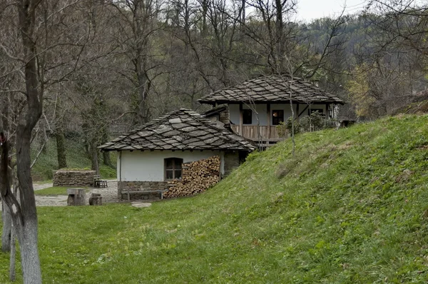 Antiguas casas tradicionales en Éter — Foto de Stock