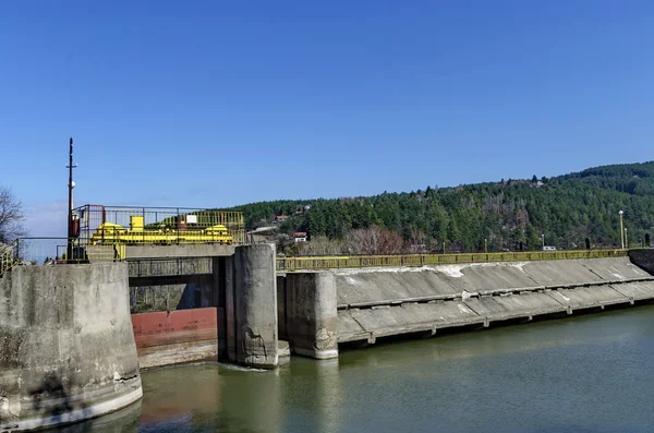 Barragem e lentidão da pitoresca barragem — Fotografia de Stock