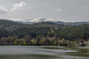 Bahar pitoresk Barajı çevre doğru bak