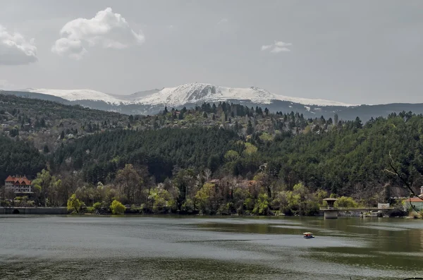 Bahar pitoresk Barajı çevre doğru bak
