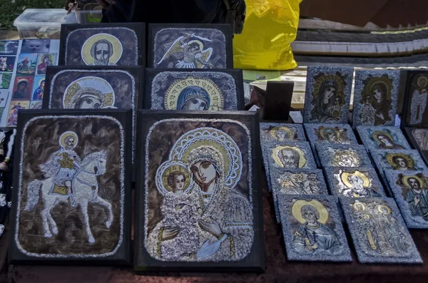 Straßenverkauf mit Ikone vieler Heiliger im Kyustendil — Stockfoto