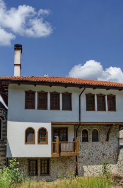 Geri yüklenen Karadağ veya Giginski Manastırı dış manastır ev parçası  