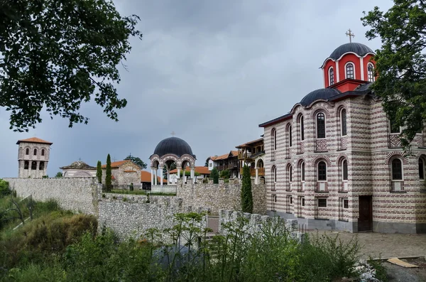 Celkový pohled z vnitřního dvora v obnovené černohorsky nebo Giginski klášter — Stock fotografie