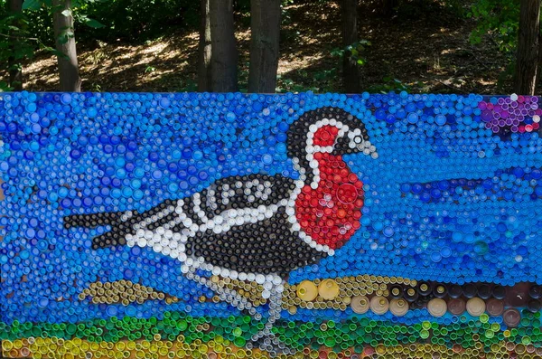 Mosaic Piros Mellű Libával Vagy Elágazó Ruficollis Figura Hulladék Műanyag — Stock Fotó