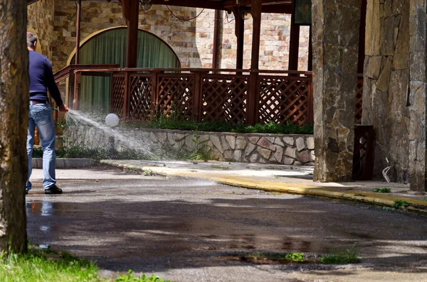 Limpieza Patio Durante Verano Con Aguaen Montaña Rila Bulgaria — Foto de Stock