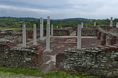 Sırbistan 'ın doğusundaki Zajecar kenti yakınlarındaki Roma İmparatoru Galerius tarafından M.S. 3. ve 4. yüzyılda inşa edilen antik Roma saray ve tapınaklarının bazı kalıntılarını görmek  