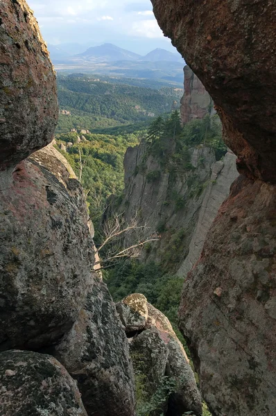 Belogradchik rock - szeretne keresni egy szikla hasadék — Stock Fotó