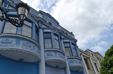 Eski parçası bow cam ev ve süs alçı. Plovdiv