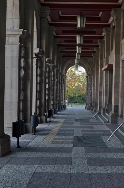 Schoonheid voorportaal met colonnes in perspectief — Stockfoto