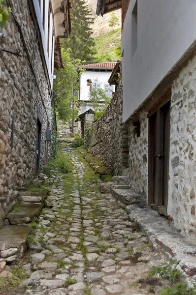 Narrow street in ancient Melnik town — Stock Photo, Image