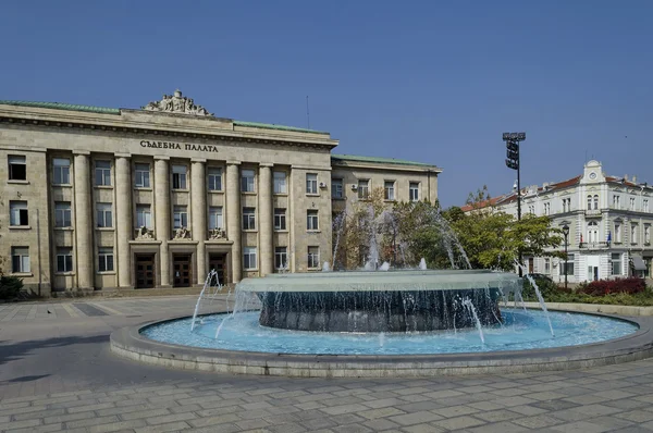 Fonte no jardim na cidade de Ruse — Fotografia de Stock