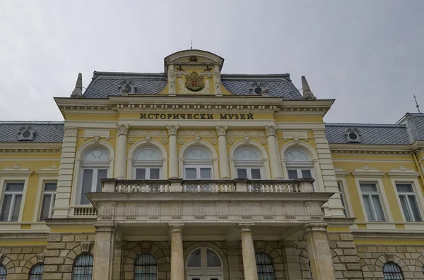 Upper part of facade at Regional Historical Museum in Ruse town — Stock Photo, Image