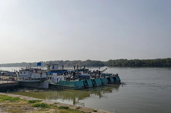 Pontoon and tugboats in Ruse Danube port — Stock Photo, Image