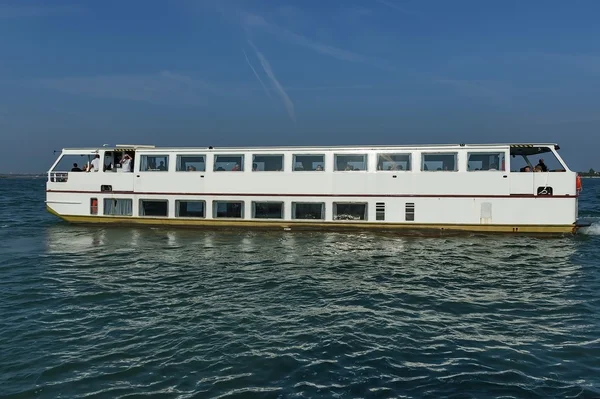 Cruise ship in the Adreatic sea near Venice, Italy — Stock Photo, Image