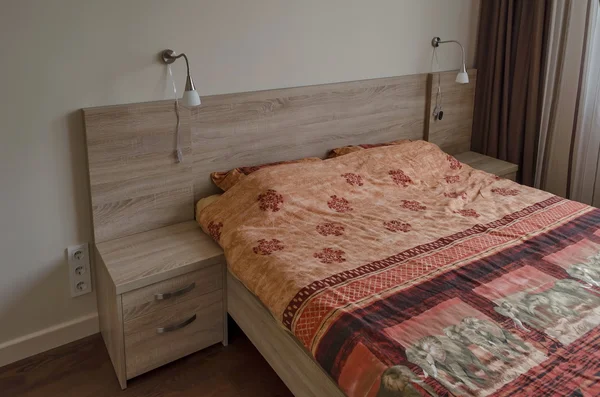 Sypialnia w świeży odnowiony apartament — Zdjęcie stockowe