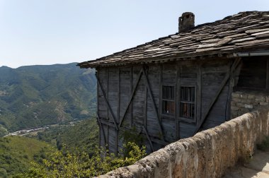 Glozhene manastır dağ valle için göster