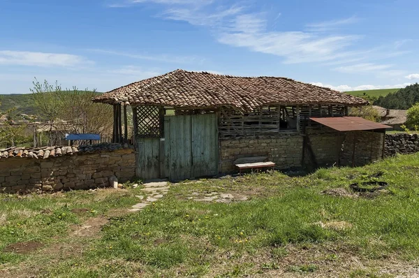 Oude traditionele huizen in het dorp — Stockfoto
