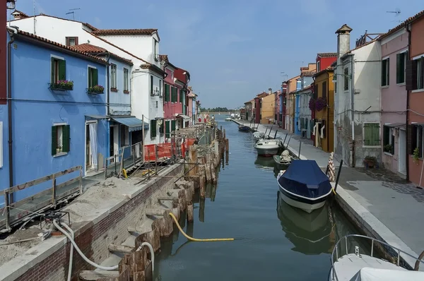 Calle Burano Water. Agua reparación de la calle en Burano isla — Foto de Stock