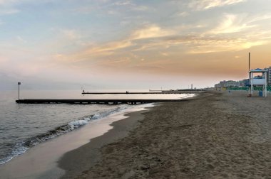 Bir Lido di Jesolo, Venedik Riviera beach gün batımında