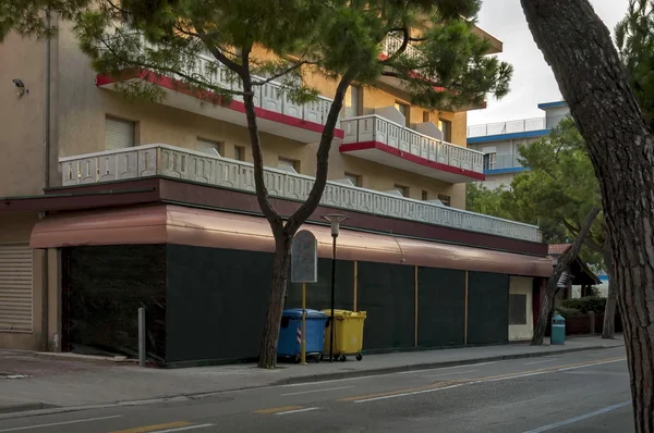 Lido di Jesolo calle al atardecer - reparación de taller —  Fotos de Stock