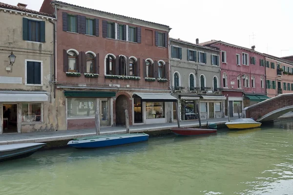 Calle del agua (canal) en la isla de Murano — Foto de Stock