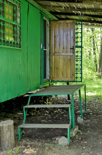 Ático en apiary en el bosque — Foto de Stock