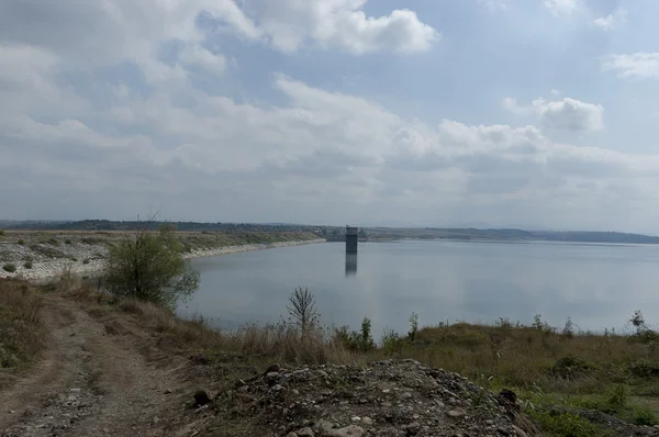 Blick auf den größten Stausee See ogosta sammeln Wasser von drei Flüssen — Stockfoto