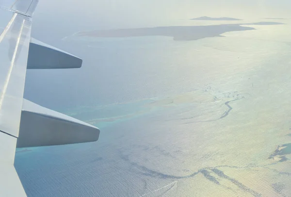 Aile Avion Passagers Sur Fond Une Île Dans Mer — Photo