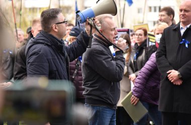 Beyaz Rusya sendikaları, 1 Mayıs 2021 'de Beyaz Rusya' nın Minsk kentindeki ABD ve AB büyükelçiliklerinde bir miting düzenledi..