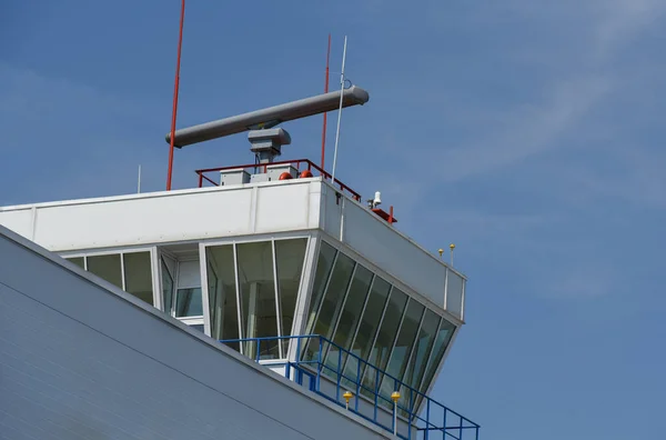 Station Radar Sur Tour Bâtiment Aéroport — Photo