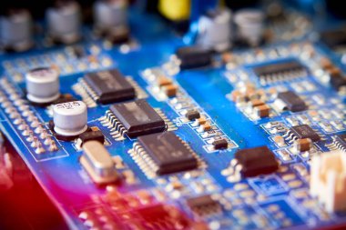 Elektronik devre kartı yakın plan. Teknoloji ve elektronik geçmişi.