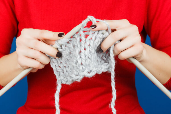 Вязание шерстяной пряжи
.