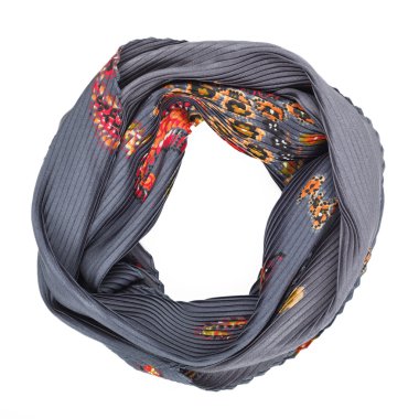 İpek eşarp. Gri İpek eşarp izole üzerinde beyaz arka plan