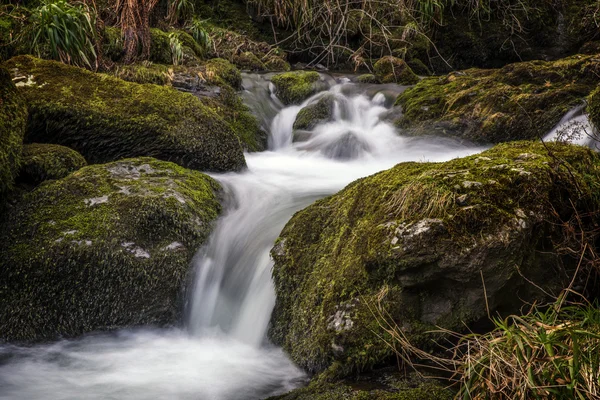 Närbild av ett vattenfall i Alva Glen — Stockfoto