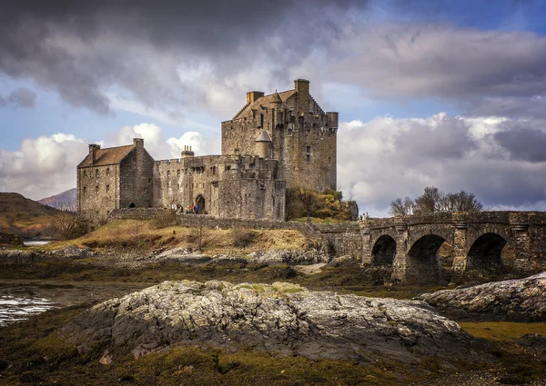 Mau humor vista do Castelo de Eilean Donnan — Fotografia de Stock