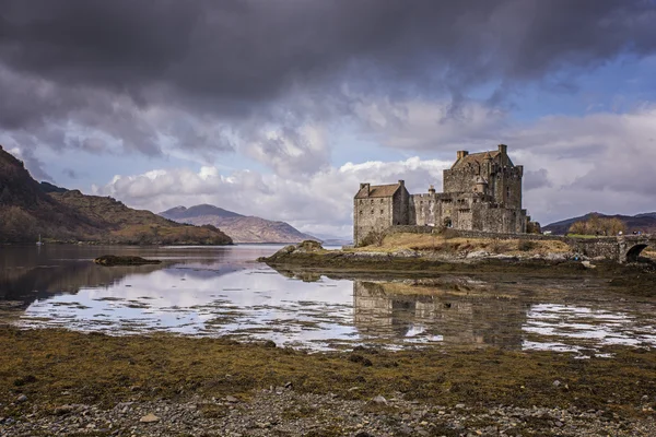 Eilean Donnan kalesinin uzun görünümü — Stok fotoğraf