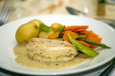 tavuk ve patates düğün yemeği