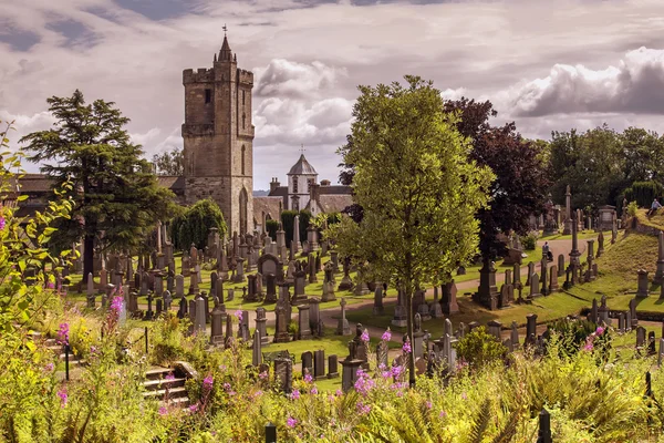 Vieille église par une journée ensoleillée — Photo