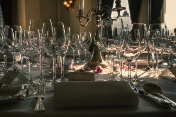 Vista próxima da mesa da sala de jantar do casamento — Fotografia de Stock