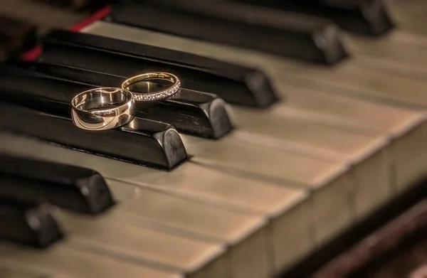 Ringen op piano — Stockfoto