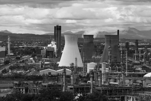 Vista dramática de uma refinaria de petróleo do Reino Unido — Fotografia de Stock