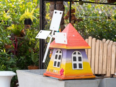 Garedn küçük ahşap türbin