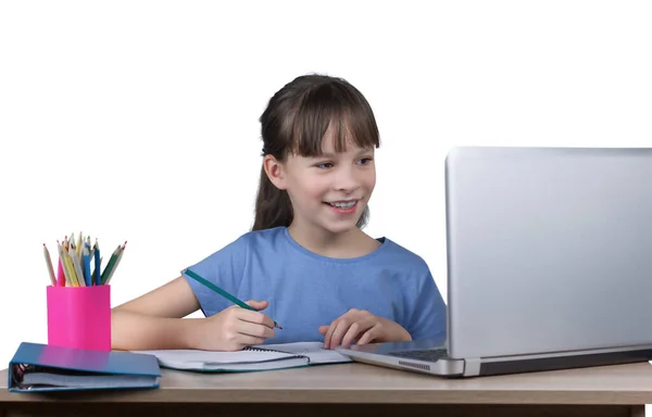 Online Onderwijs Afstand Een Gelukkig Meisje Kijkt Naar Laptop Doet — Stockfoto