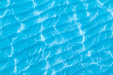 Su yüzeyi ve kum alt