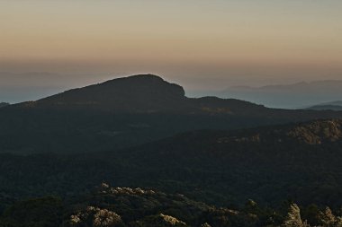 Gökyüzü ve dağlar Viewpoint Doi Inthanon thailand 'da