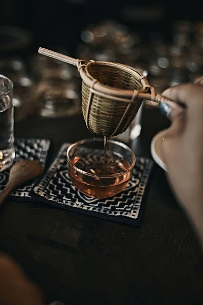 Kafe Atau Meja Bar Dengan Gambar Tea Toned Focu Selektif — Stok Foto