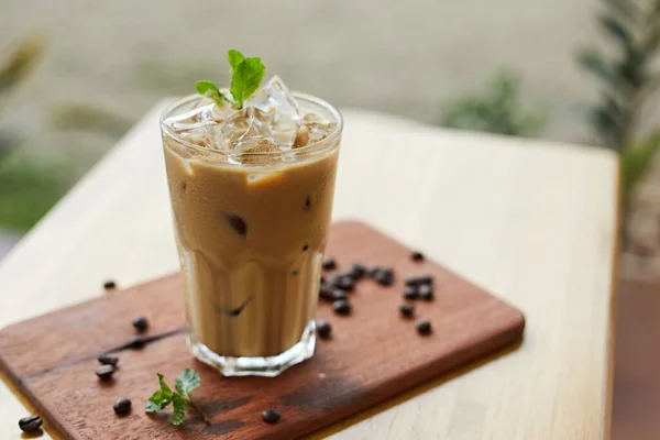 Кофе Льдом Стакане Холодным Молоком — стоковое фото