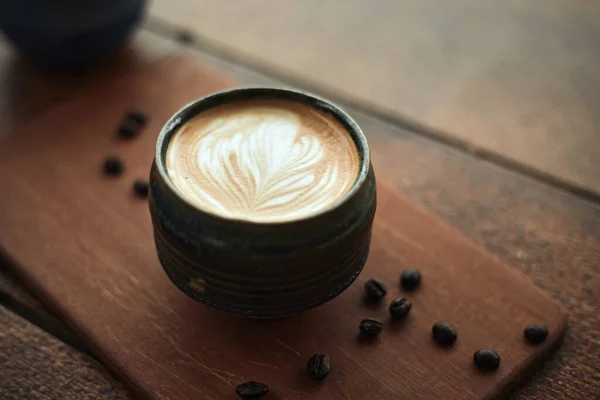 Επιλεκτική Εστίαση Φλιτζάνι Ζεστό Καφέ Τέχνης Latte Εστίαση Λευκό Αφρό — Φωτογραφία Αρχείου