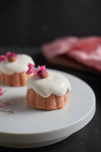 Domowej Roboty Rose Milk Cakes Pyszny Deser Kreatywne Menu — Zdjęcie stockowe