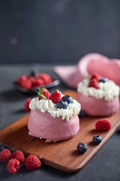 Homemake Mix Berry Colorful Cake — Stock Photo, Image